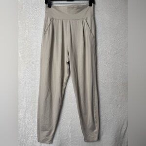 Vuori Women's Cream Joggers Size Small.